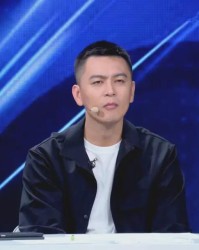 云鼎娱乐app下载-走马上任！杨铭离开球队找到新岗位，薪资曝光，比做教练更划算！