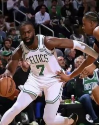 云鼎娱乐-NBA常规赛凯尔特人主场114-98战胜76人 马克西空砍33分